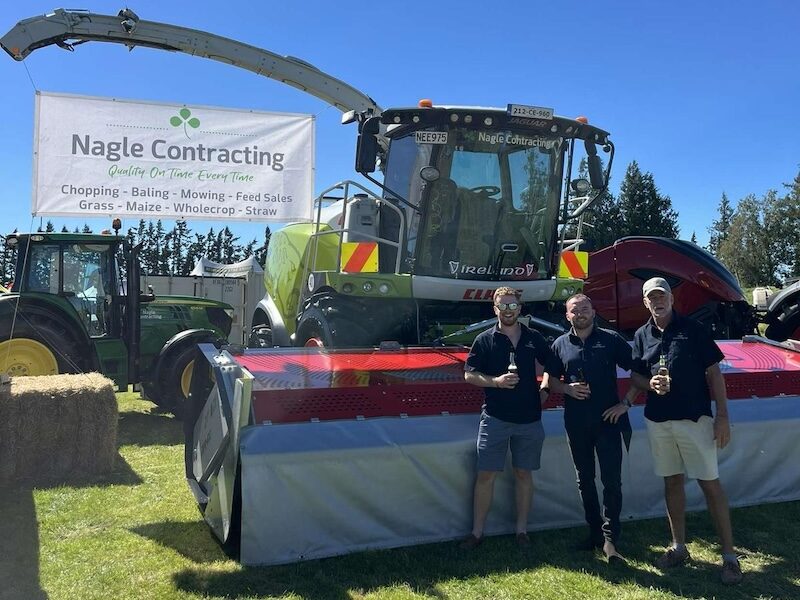 contractors group photo